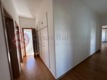 Apartamento T4 para Venda em Rio de Mouro