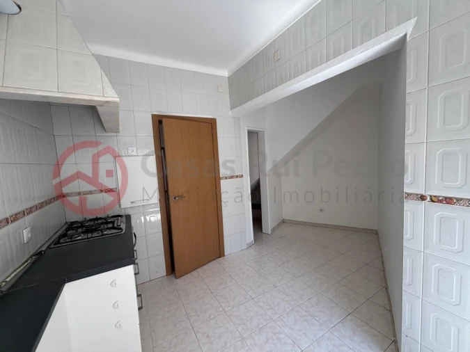 Apartamento T4 para Venda em Rio de Mouro Foto 2