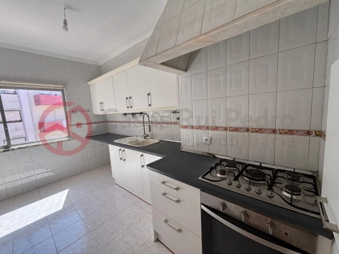 Apartamento T4 para Venda em Rio de Mouro Foto 4