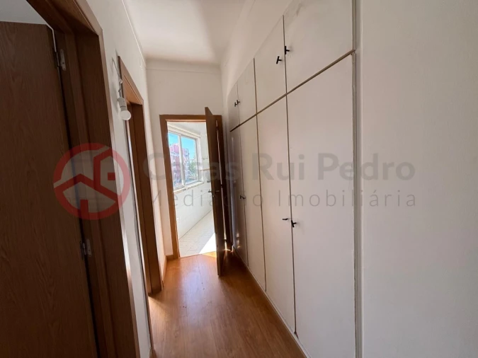 Apartamento T4 para Venda em Rio de Mouro Foto 5