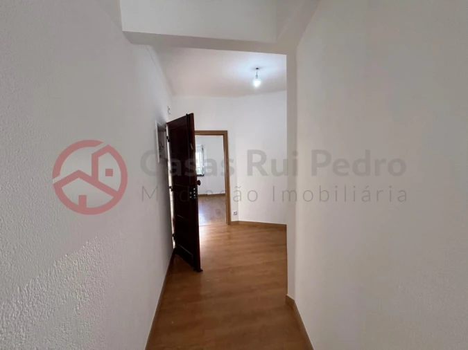 Apartamento T4 para Venda em Rio de Mouro Foto 18