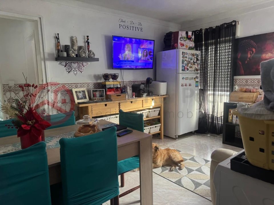 Apartamento T4 para Venda em Laranjeiro e Feijó Foto 1