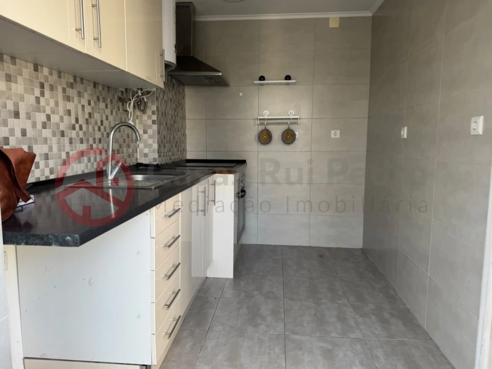 Apartamento T4 para Venda em Laranjeiro e Feijó Foto 6