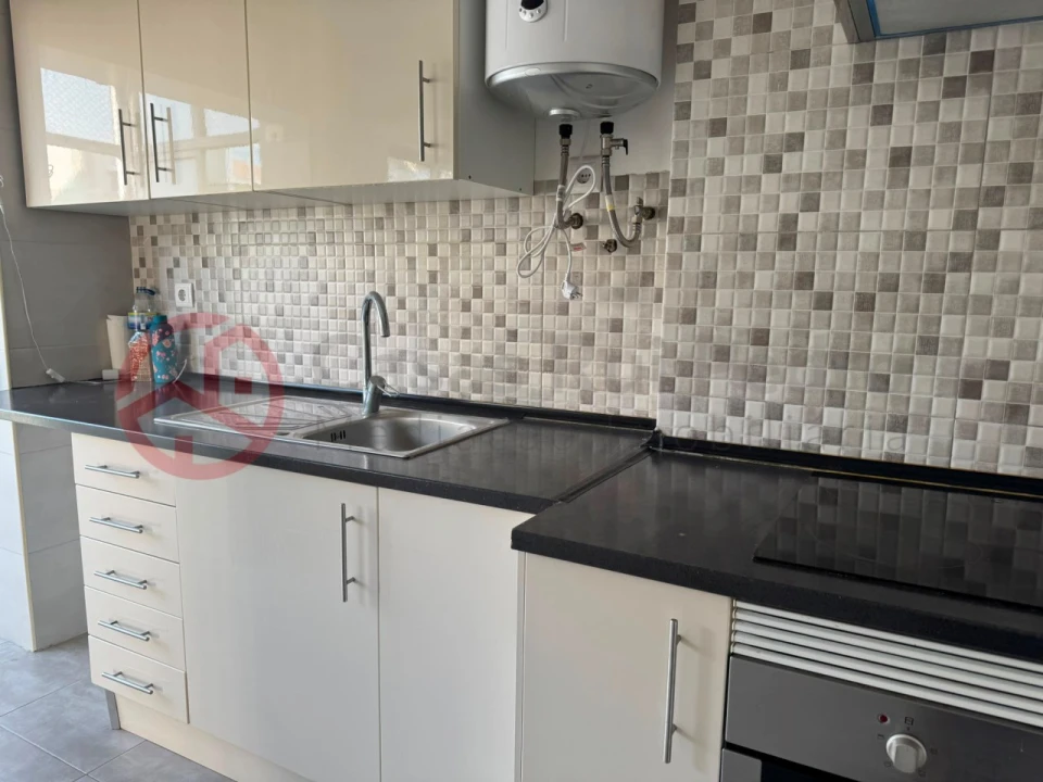 Apartamento T4 para Venda em Laranjeiro e Feijó Foto 7