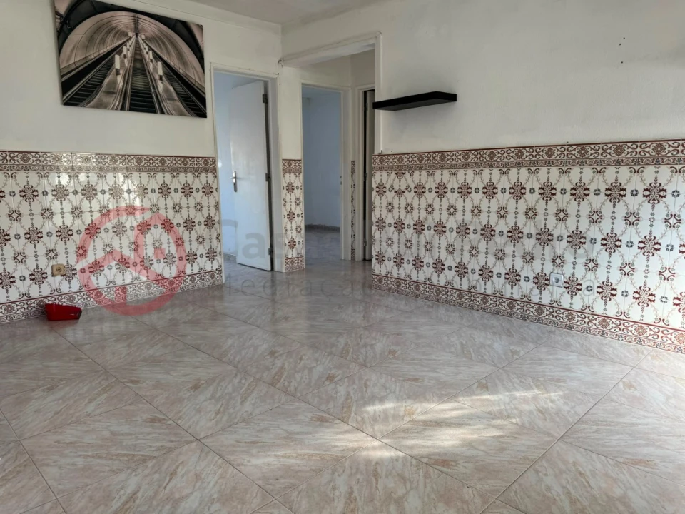 Apartamento T4 para Venda em Laranjeiro e Feijó Foto 3