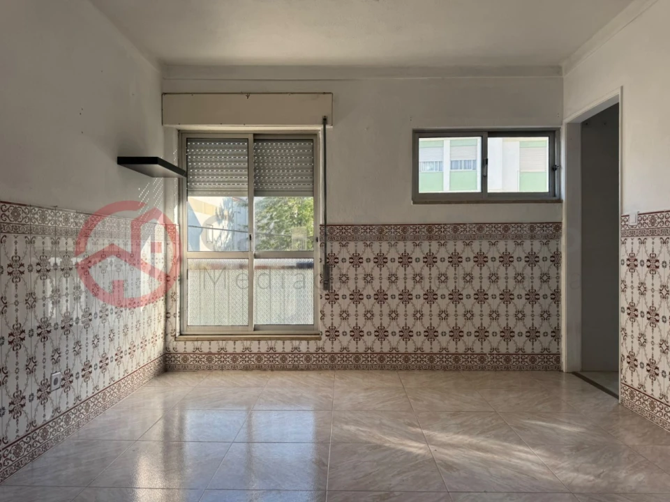 Apartamento T4 para Venda em Laranjeiro e Feijó Foto 4