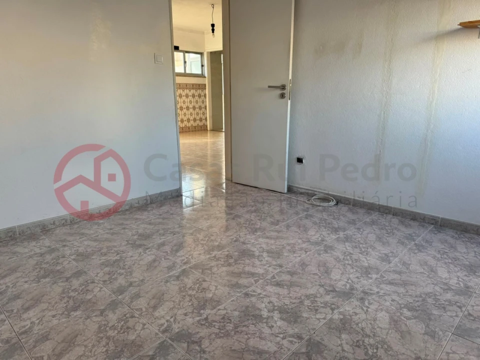 Apartamento T4 para Venda em Laranjeiro e Feijó Foto 13
