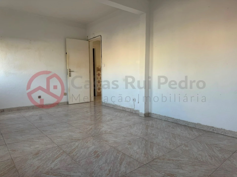 Apartamento T4 para Venda em Laranjeiro e Feijó Foto 19