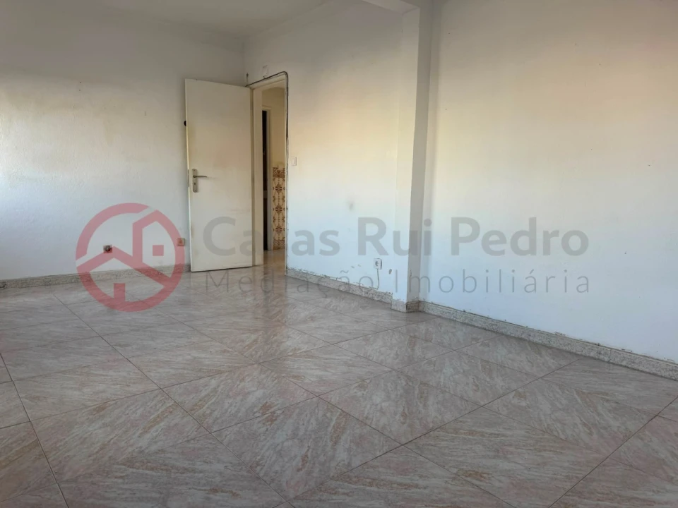Apartamento T4 para Venda em Laranjeiro e Feijó Foto 21