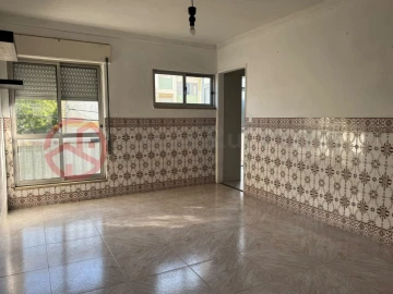 Apartamento T4 para Venda em Laranjeiro e Feijó