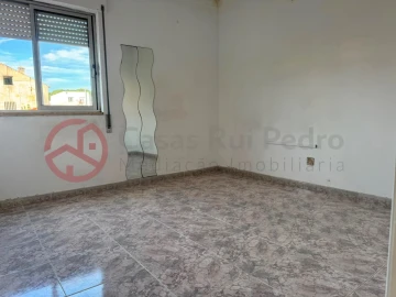 Apartamento T4 para Venda em Laranjeiro e Feijó