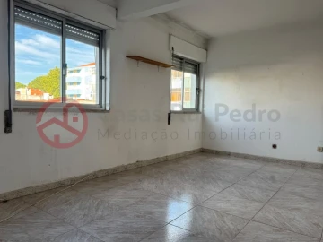 Apartamento T4 para Venda em Laranjeiro e Feijó