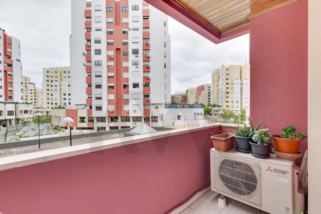Apartamento T3 para Venda em Carnide Foto 9