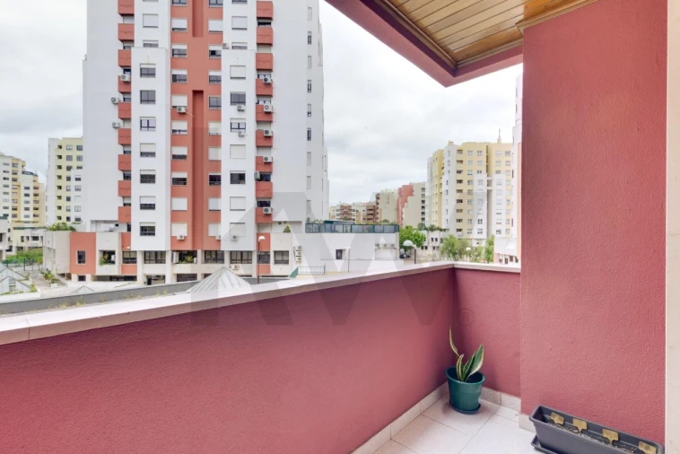 Apartamento T3 para Venda em Carnide Foto 8