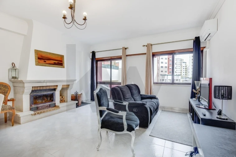Apartamento T3 para Venda em Carnide Foto 12