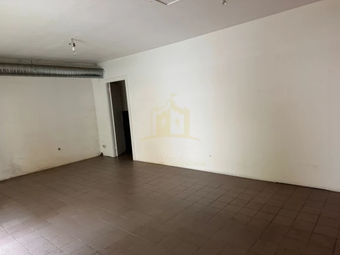 Loja para Arrendamento em Lomar e Arcos Foto 5