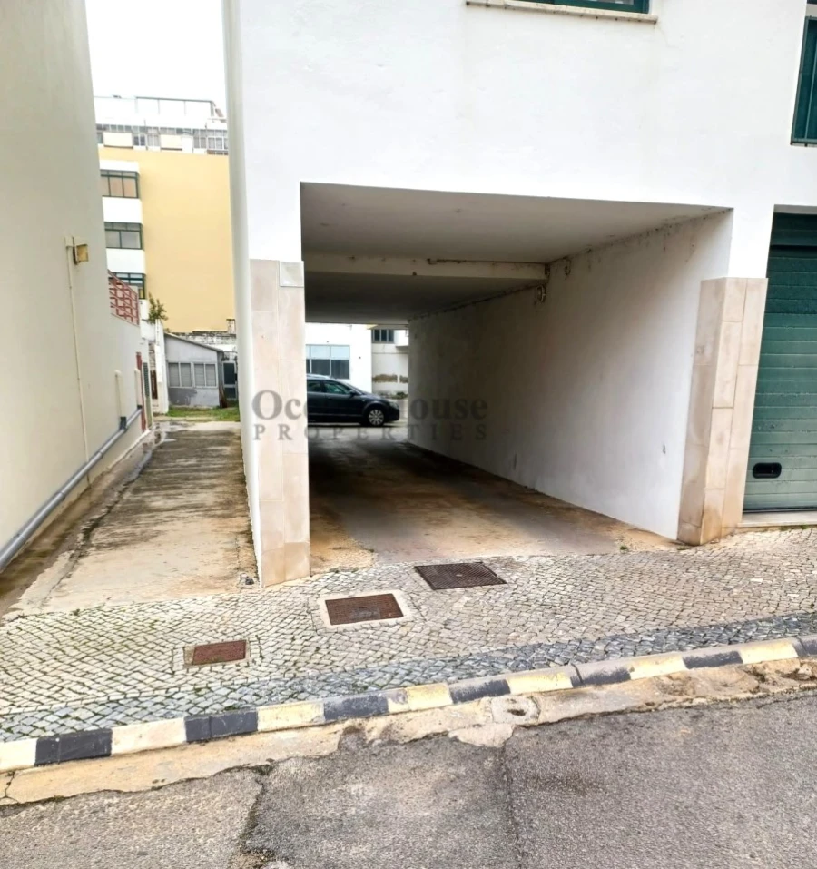 Garagem para Arrendamento em Faro (Sé e São Pedro)