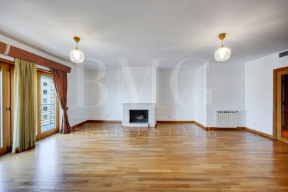 Apartamento T4 para Arrendamento em Parque das Nações