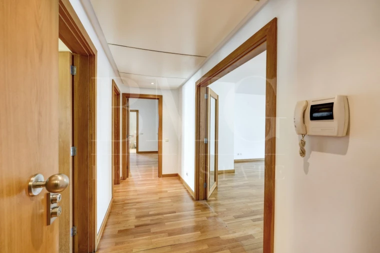 Apartamento T4 para Arrendamento em Parque das Nações Foto 6