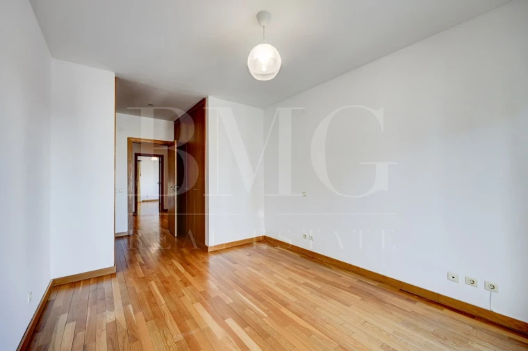 Apartamento T4 para Arrendamento em Parque das Nações Foto 17