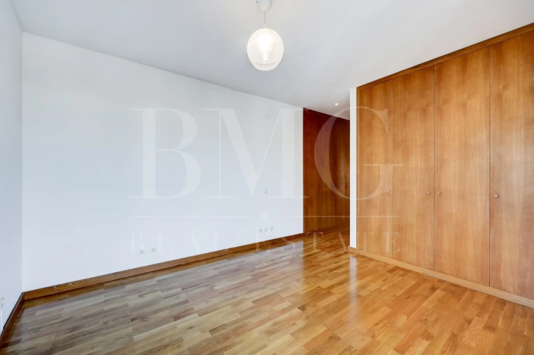 Apartamento T4 para Arrendamento em Parque das Nações Foto 23