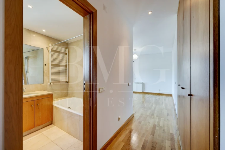 Apartamento T4 para Arrendamento em Parque das Nações Foto 27