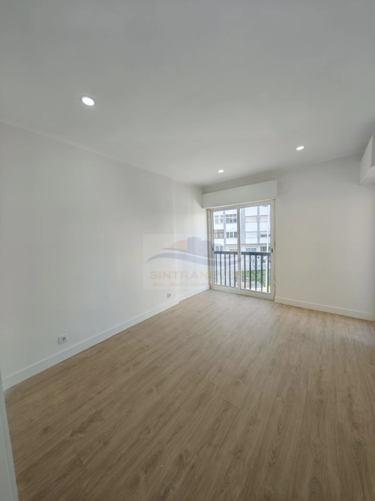 Apartamento T1 para Venda em Águas Livres Foto 7