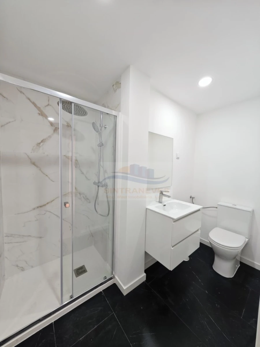 Apartamento T1 para Venda em Águas Livres Foto 3
