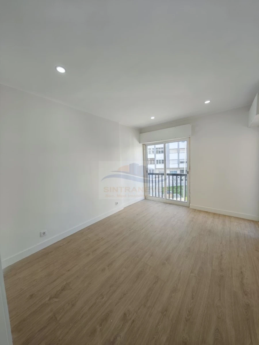 Apartamento T1 para Venda em Águas Livres Foto 7
