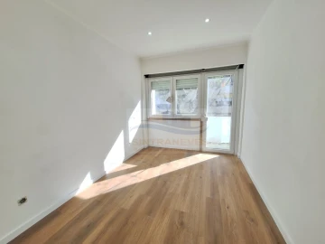 Apartamento T2 para Venda em Falagueira-Venda Nova