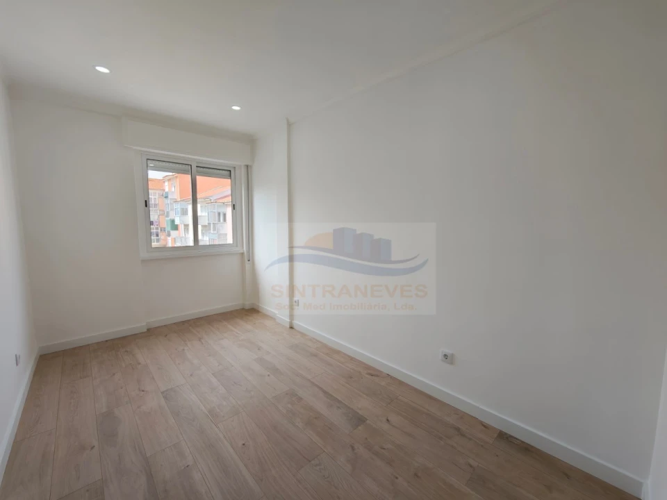 Apartamento T2 para Venda em Odivelas Foto 8