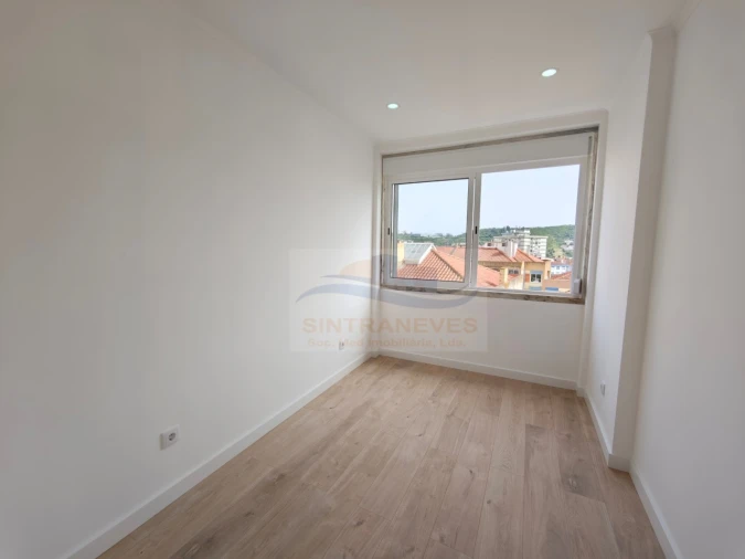 Apartamento T2 para Venda em Odivelas Foto 3