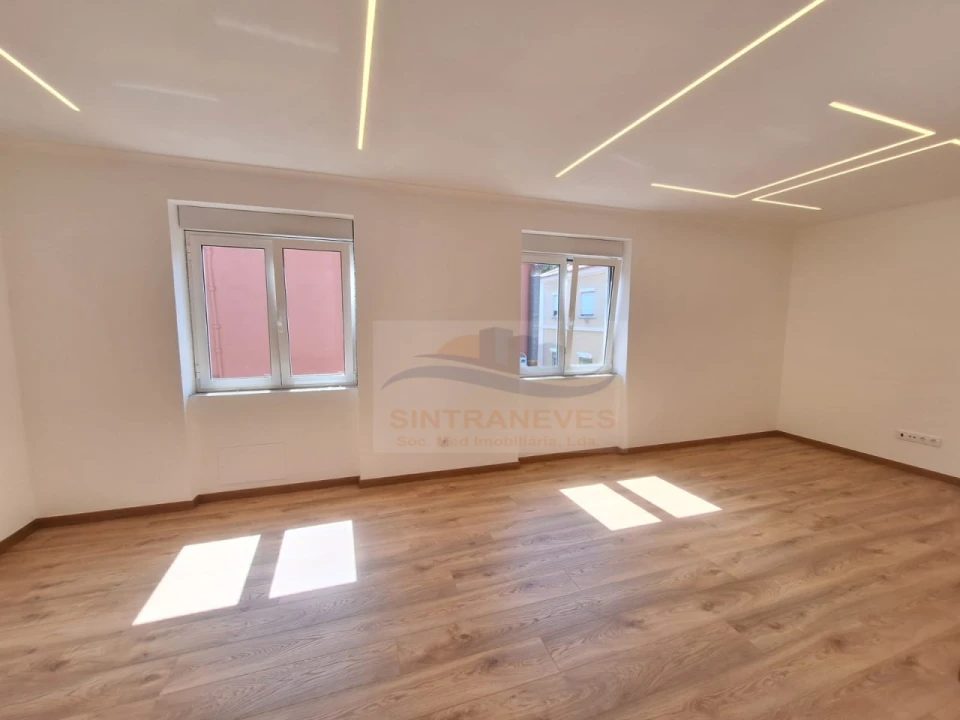 Apartamento T2 para Venda em Odivelas Foto 2