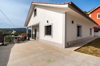 Moradia T4 para Venda em Arcozelo