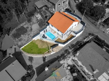 Moradia T4 para Venda em Arcozelo