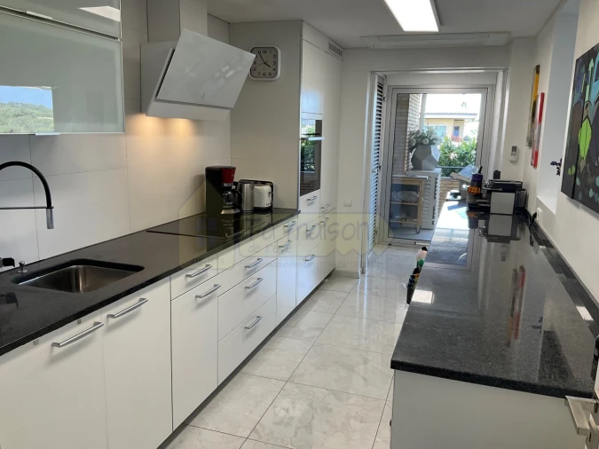 Apartamento T2 para Venda em Quarteira Foto 3