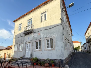 Moradia T7 para Venda em Olaia e Paço