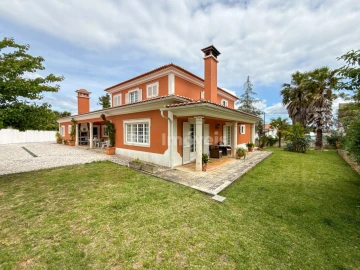Moradia T5 para Venda em Casais e Alviobeira