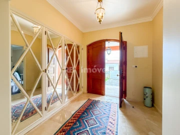 Moradia T5 para Venda em Casais e Alviobeira