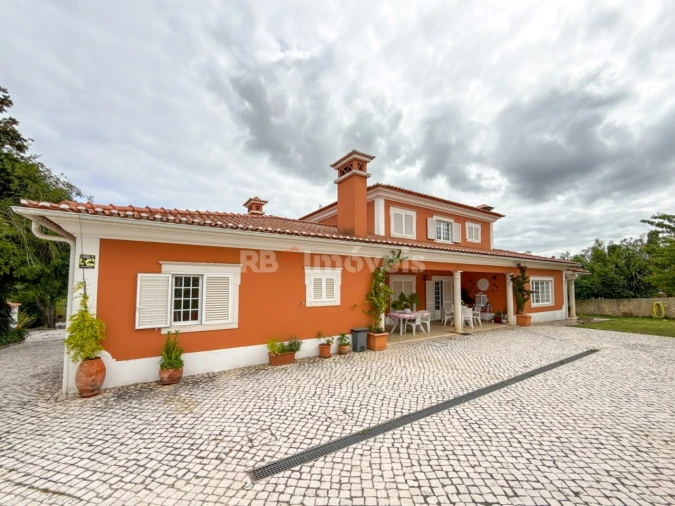 Moradia T5 para Venda em Casais e Alviobeira Foto 3