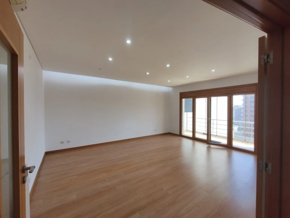 Apartamento T3 para Venda em Odivelas Foto 2