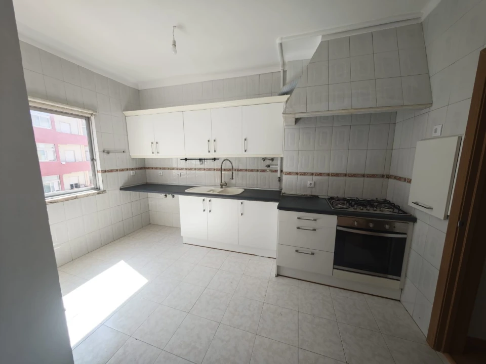 Apartamento T4 para Venda em Rio de Mouro Foto 9