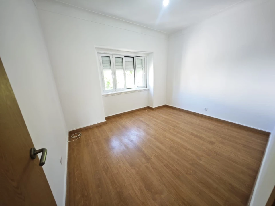 Apartamento T4 para Venda em Rio de Mouro Foto 17