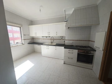 Apartamento T4 para Venda em Rio de Mouro