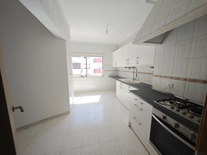 Apartamento T4 para Venda em Rio de Mouro Foto 3