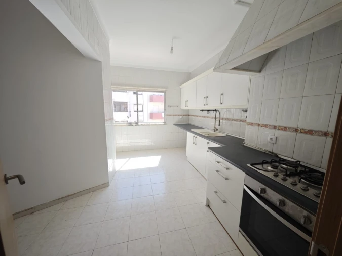 Apartamento T4 para Venda em Rio de Mouro Foto 5