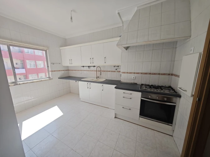 Apartamento T4 para Venda em Rio de Mouro Foto 7