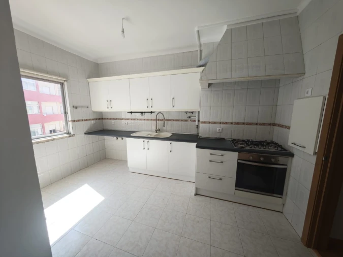 Apartamento T4 para Venda em Rio de Mouro Foto 9