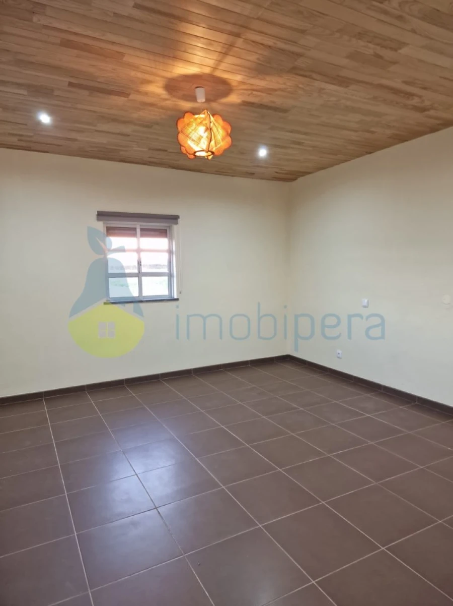 Moradia T3 para Venda em Odiaxere Foto 8