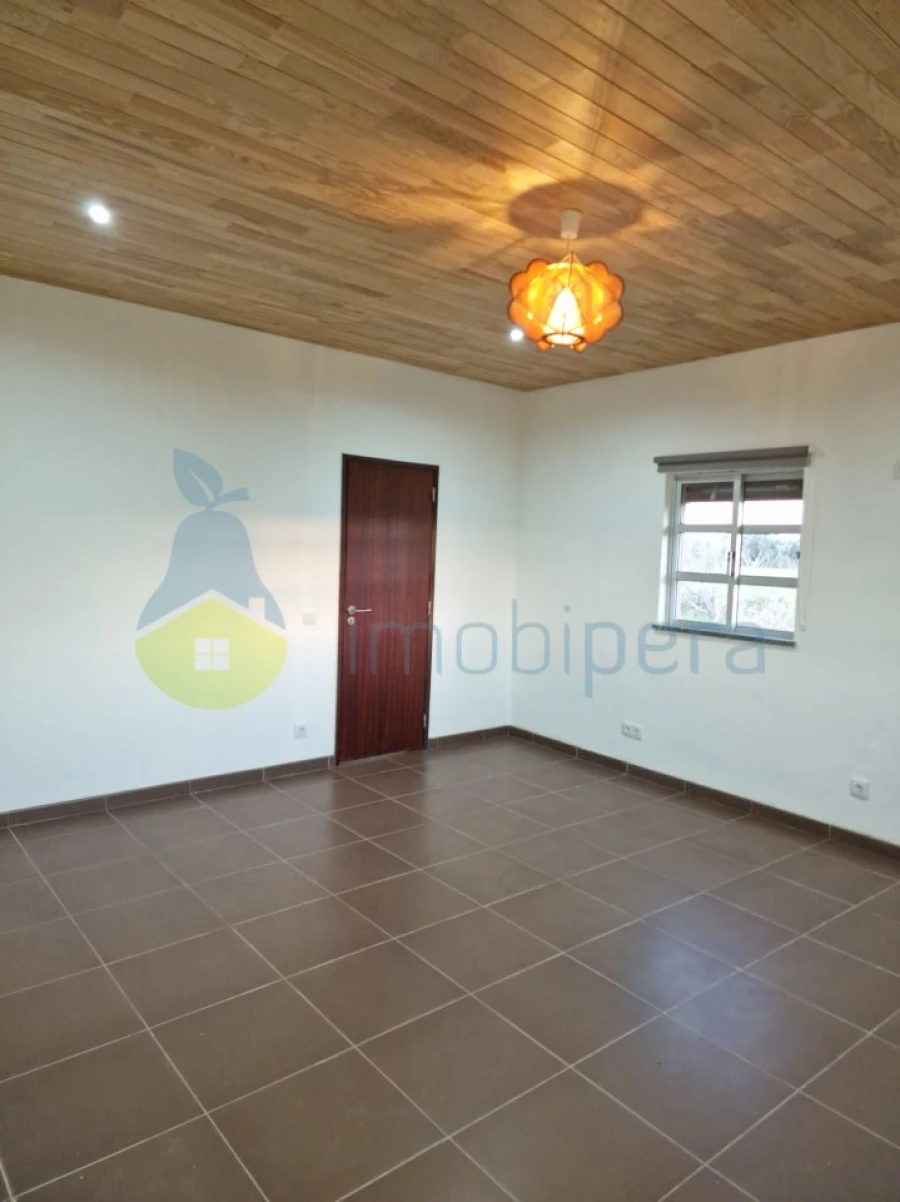 Moradia T3 para Venda em Odiaxere Foto 9
